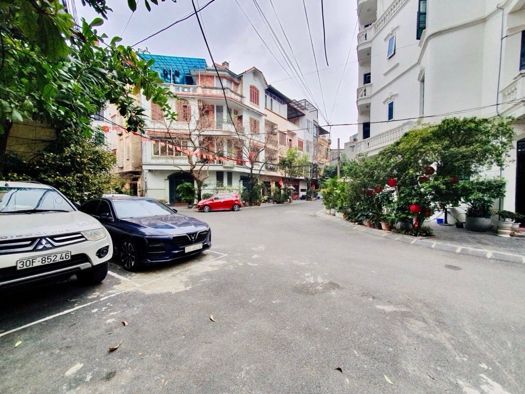 Bán nhà Bạch Đằng - diện tích 43m2 5 tầng - ô tô ngủ trong nhà - giá 13,9 tỷ