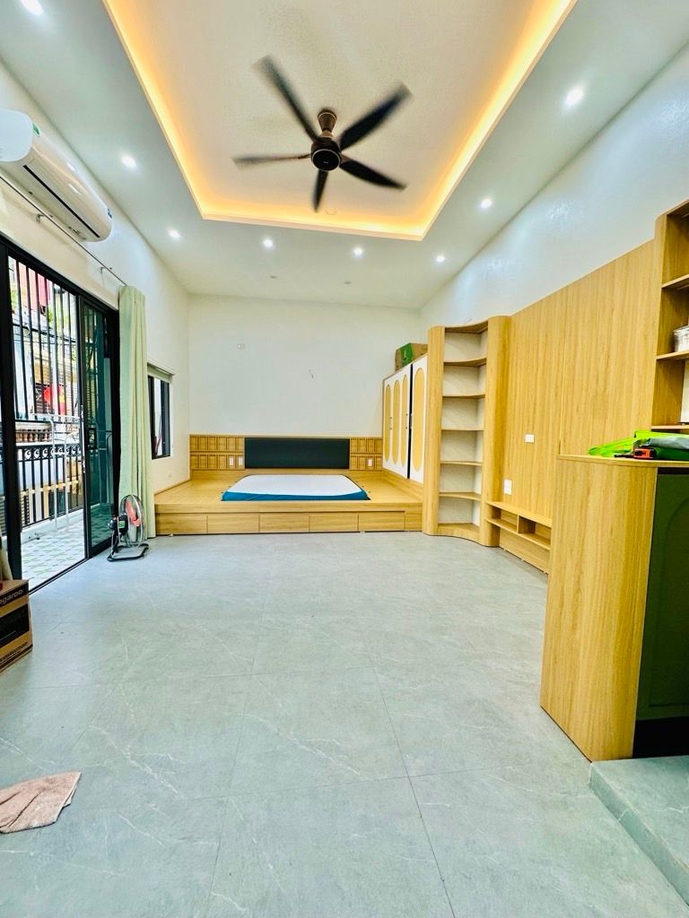 Bán nhà Tân Mai - diện tích 41m2 1 tầng - Ô tô đỗ sát nhà - giá 2,3 tỷ