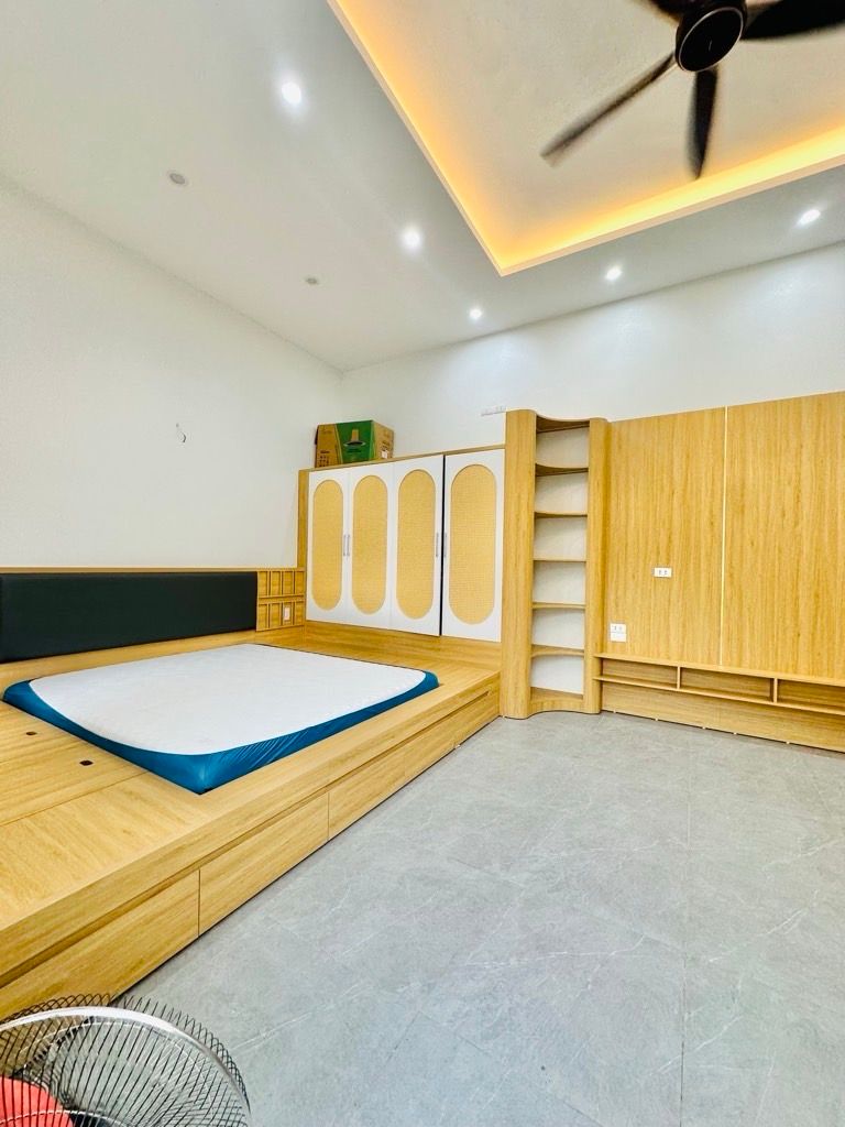 Bán nhà Tân Mai - diện tích 41m2 1 tầng - Ô tô đỗ sát nhà - giá 2,3 tỷ