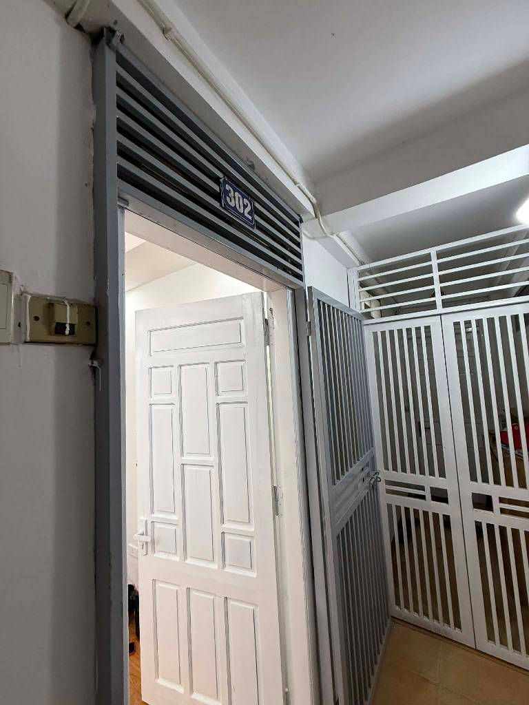 Bán nhà Đường Láng - diện tích 40m2 3 tầng - Căn hộ ccmn 2 ngủ, full nội thất - giá 2,29 tỷ