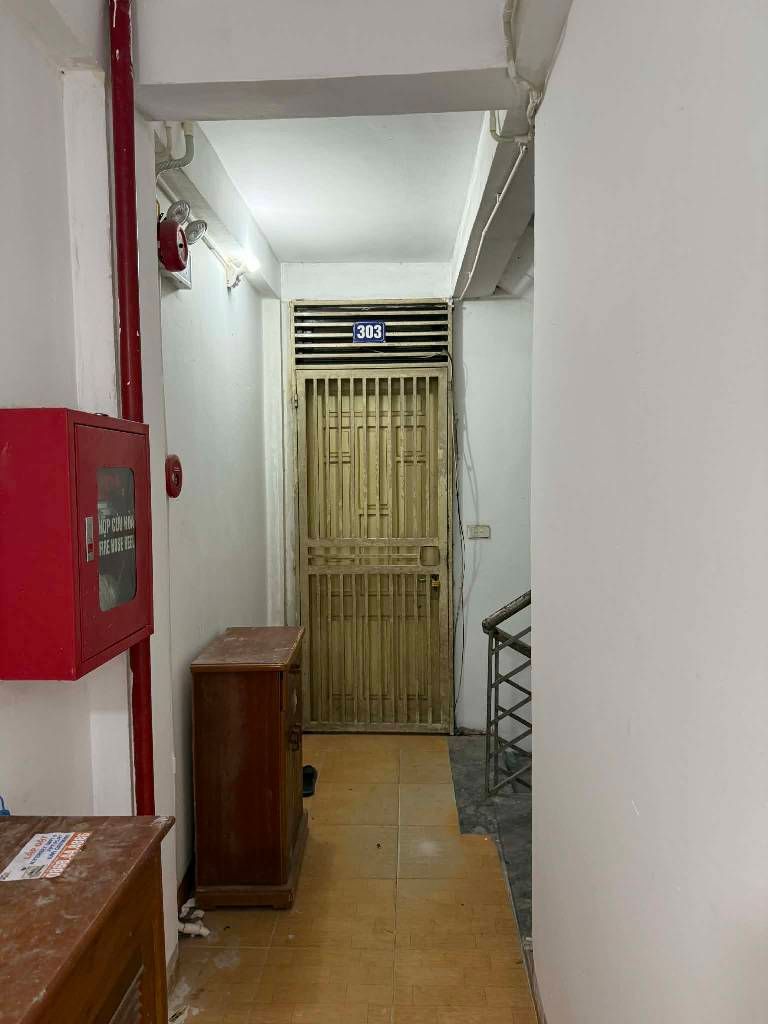 Bán nhà Đường Láng - diện tích 40m2 3 tầng - Căn hộ ccmn 2 ngủ, full nội thất - giá 2,29 tỷ