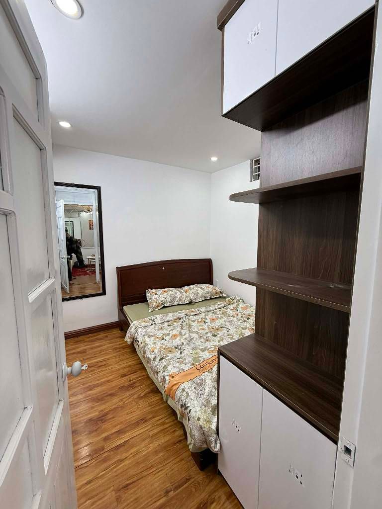 Bán nhà Đường Láng - diện tích 40m2 3 tầng - Căn hộ ccmn 2 ngủ, full nội thất - giá 2,29 tỷ