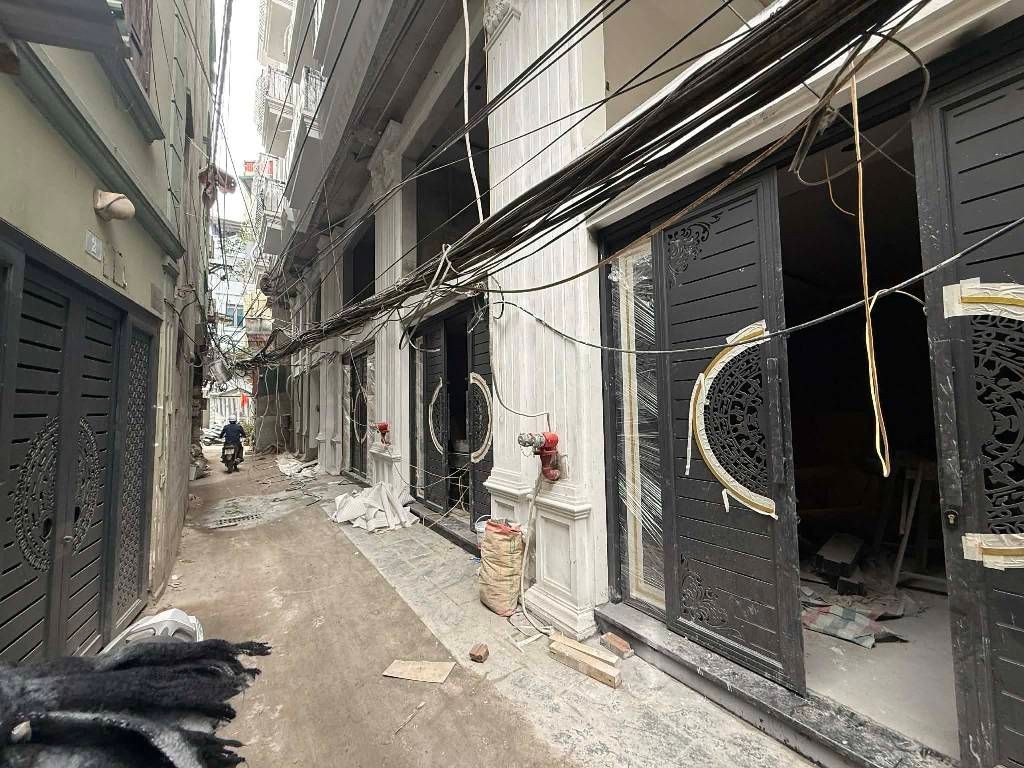 Bán nhà Nguyễn Chính - diện tích 50m2 5 tầng - có thang máy - giá 13,5 tỷ