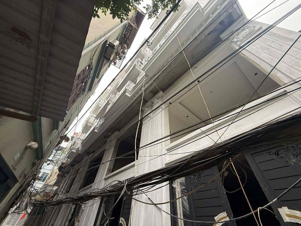 Bán nhà Nguyễn Chính - diện tích 50m2 5 tầng - có thang máy - giá 13,5 tỷ