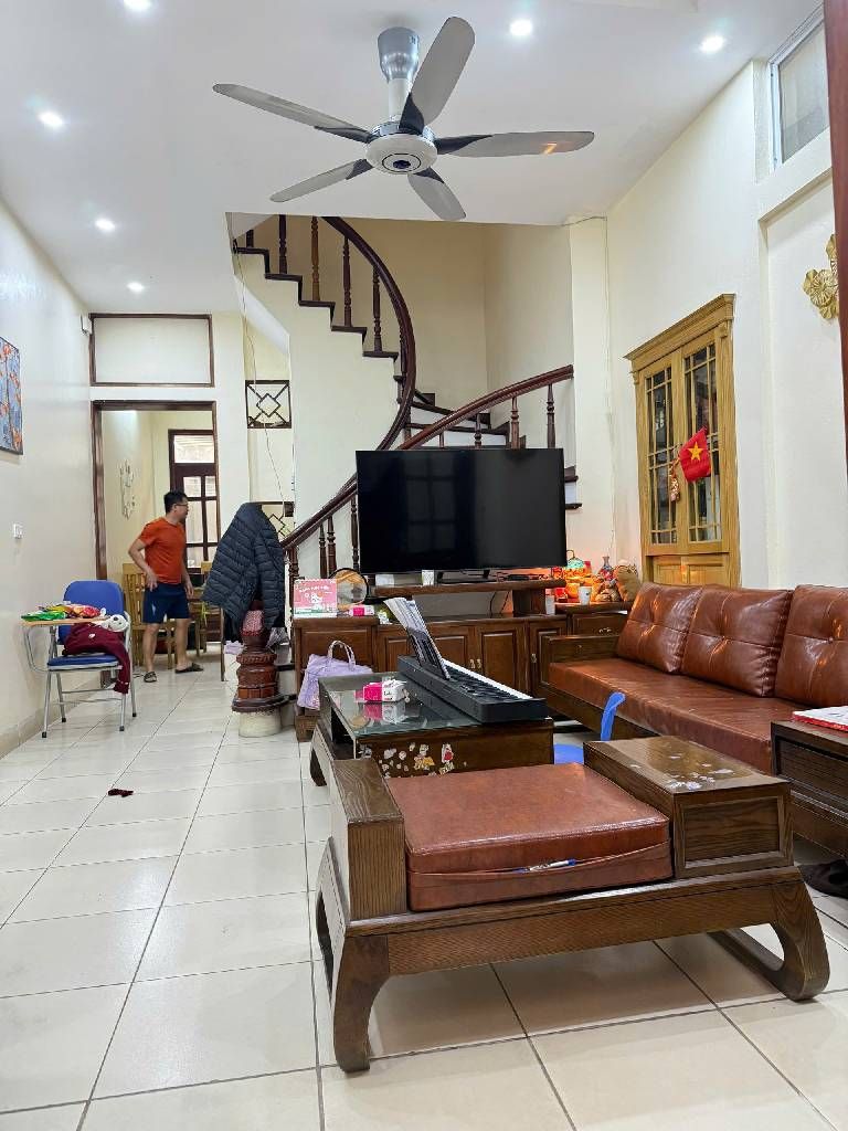 Bán nhà Hoàng Liệt - diện tích 49,2m2 4 tầng - Ngõ 2, ô tô tránh - giá 12 tỷ