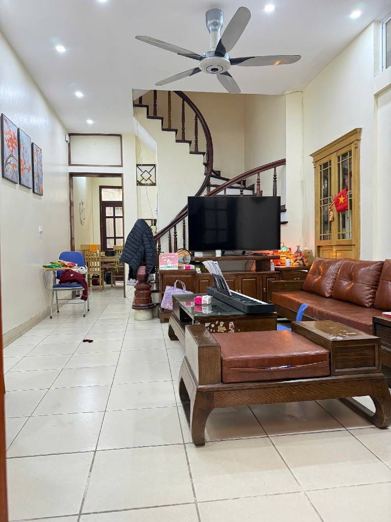 Bán nhà Hoàng Liệt - diện tích 49,2m2 4 tầng - Ngõ 2, ô tô tránh - giá 12 tỷ