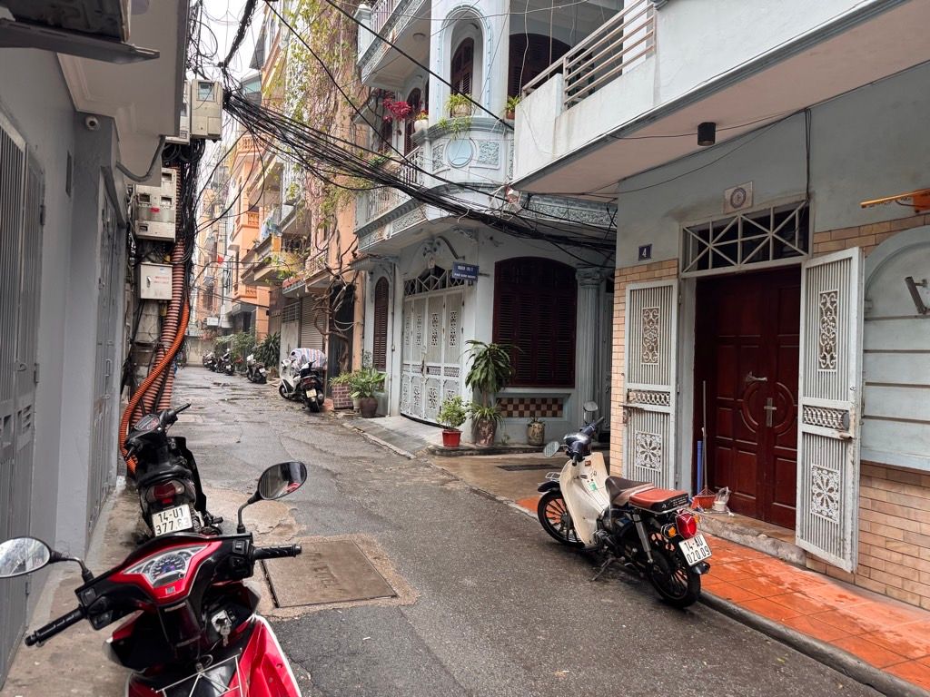 Bán nhà Kim Ngưu - diện tích 27m2 4 tầng - ô tô tránh - giá 14 tỷ