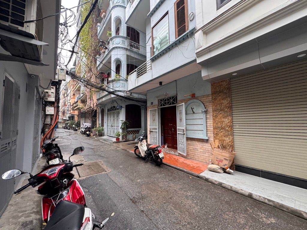 Bán nhà Kim Ngưu - diện tích 27m2 4 tầng - ô tô tránh - giá 14 tỷ