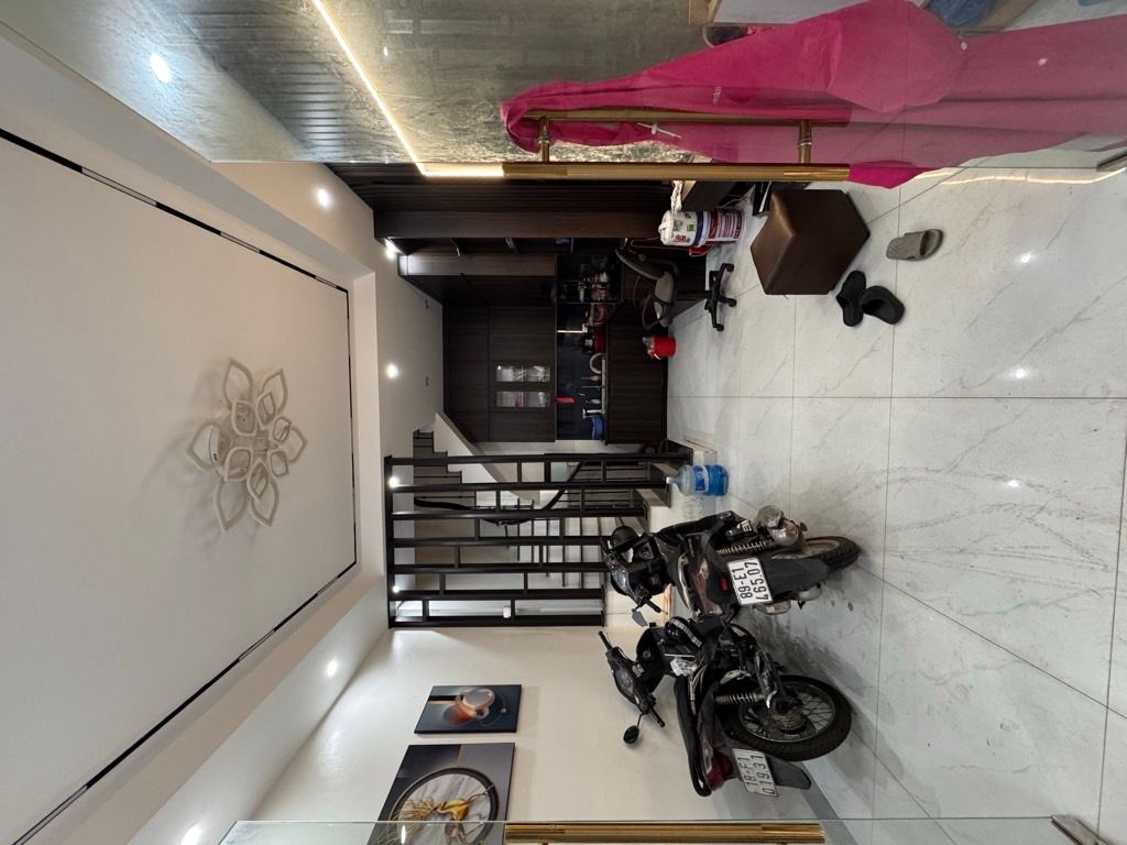 Bán nhà Kim Ngưu - diện tích 27m2 4 tầng - ô tô tránh - giá 14 tỷ