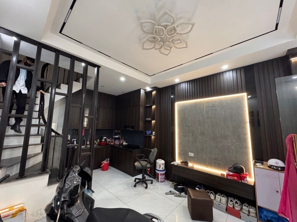 Bán nhà Kim Ngưu - diện tích 27m2 4 tầng - ô tô tránh - giá 14 tỷ