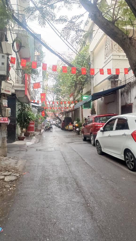 Bán nhà Phương Mai - diện tích 32,9m2 5 tầng - ô tô tránh - giá 9,168 tỷ