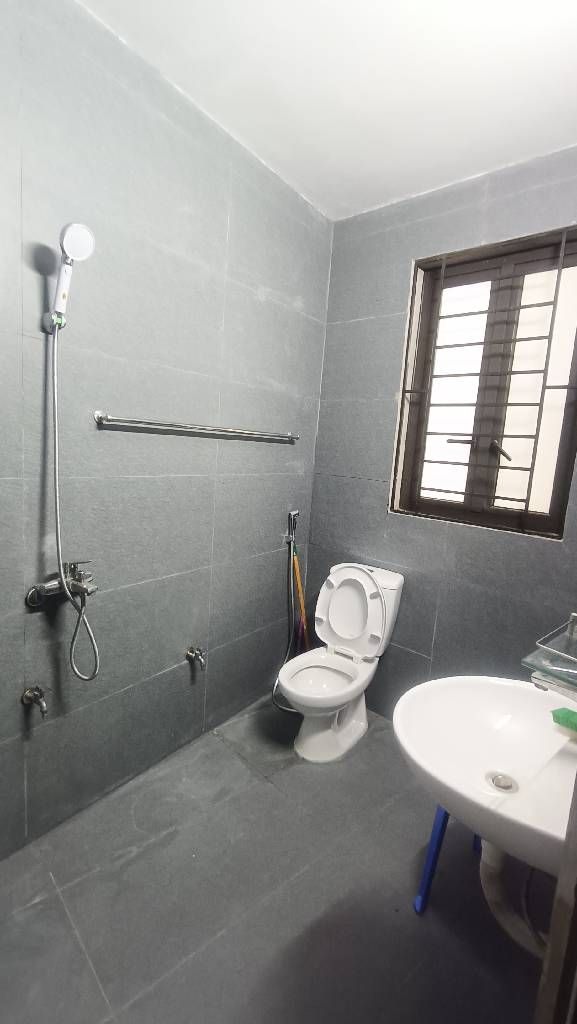 Bán nhà Phương Mai - diện tích 32,9m2 5 tầng - ô tô tránh - giá 9,168 tỷ