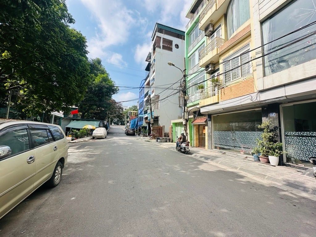 Bán nhà Nguyễn Khoái - diện tích 49,4m2 5 tầng - Ô tô tránh - giá 24,5 tỷ