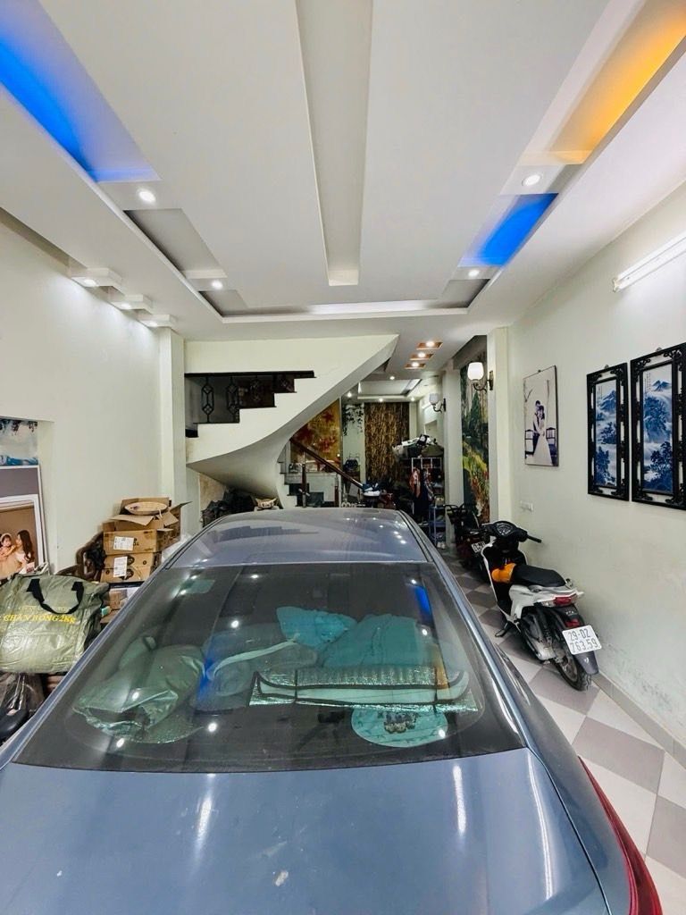 Bán nhà Nguyễn Khoái - diện tích 49,4m2 5 tầng - Ô tô tránh - giá 24,5 tỷ