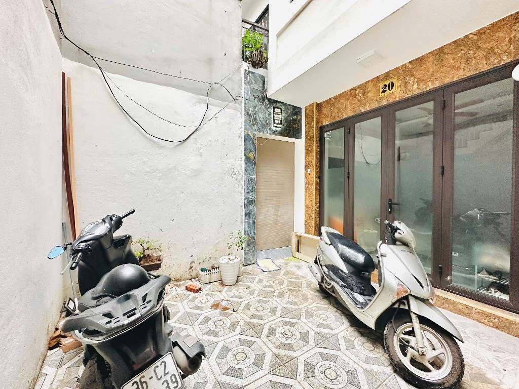 Bán nhà Trần Khát Chân - diện tích 33,4m2 4 tầng - ô tô đỗ gần - giá 7,6 tỷ