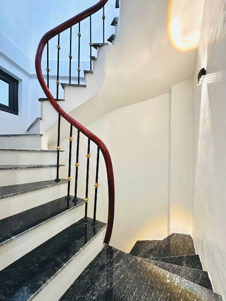 Bán nhà Trần Khát Chân - diện tích 33,4m2 4 tầng - ô tô đỗ gần - giá 7,6 tỷ