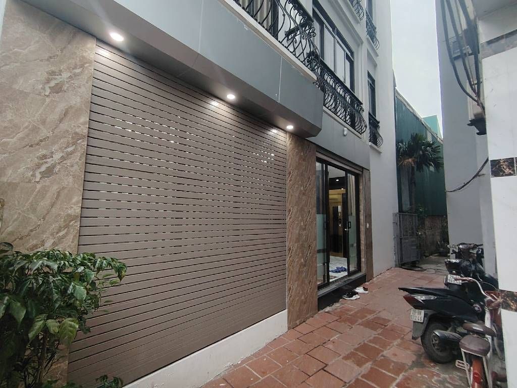 Bán nhà Thanh Lân - diện tích 43m2 5 tầng - Ô tô gửi cạnh nhà - giá 12,2 tỷ