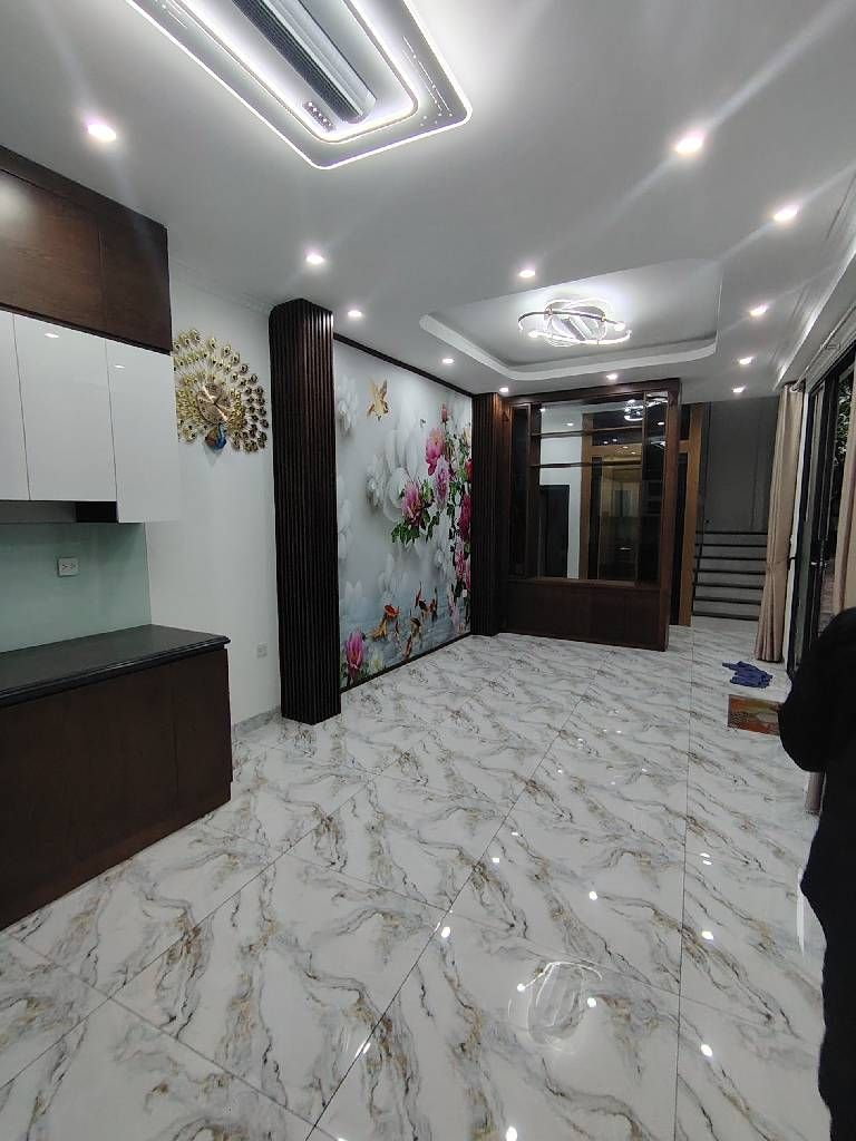 Bán nhà Thanh Lân - diện tích 43m2 5 tầng - Ô tô gửi cạnh nhà - giá 12,2 tỷ