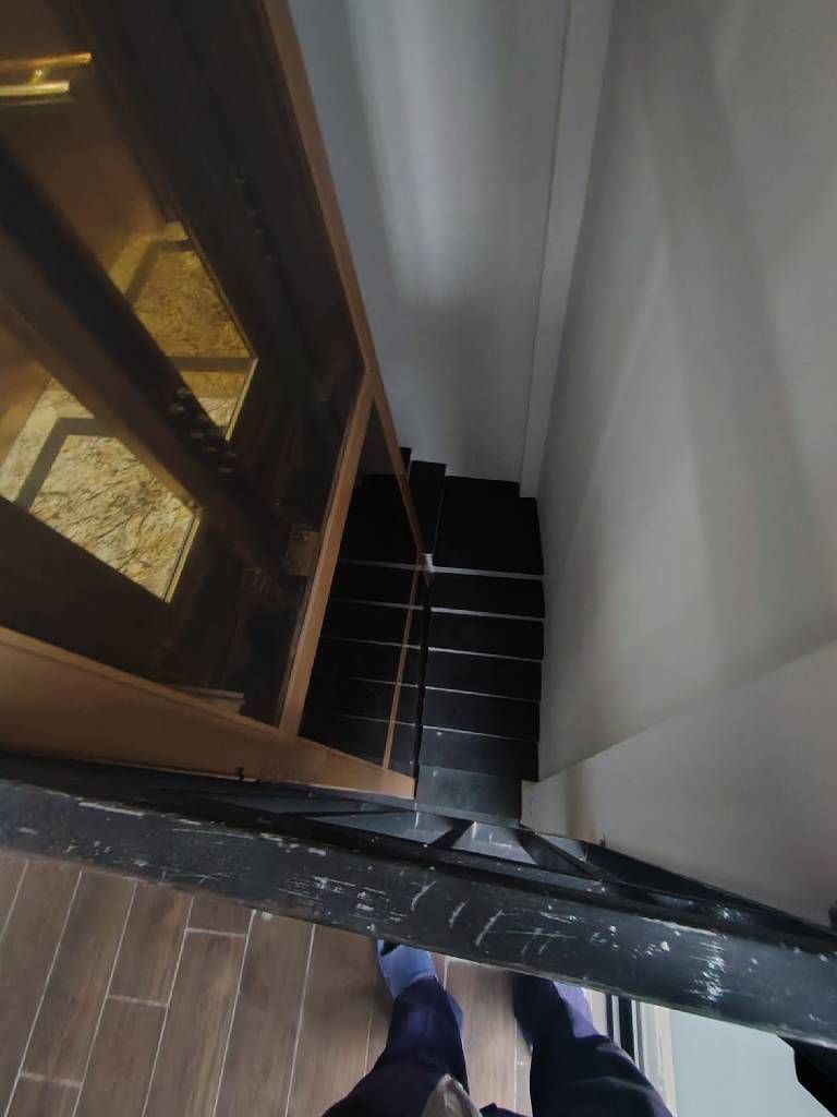 Bán nhà Thanh Lân - diện tích 43m2 5 tầng - Ô tô gửi cạnh nhà - giá 12,2 tỷ