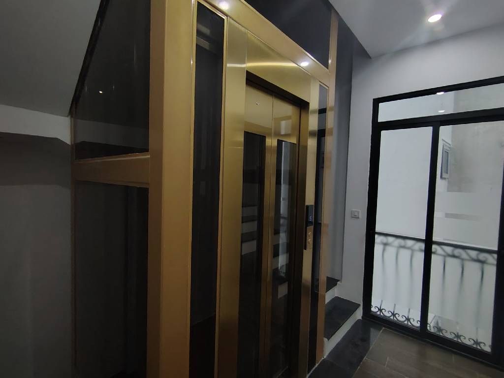 Bán nhà Thanh Lân - diện tích 43m2 5 tầng - Ô tô gửi cạnh nhà - giá 12,2 tỷ