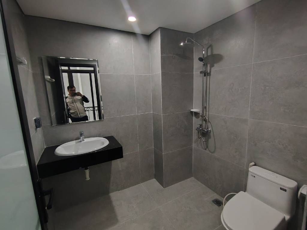 Bán nhà Thanh Lân - diện tích 43m2 5 tầng - Ô tô gửi cạnh nhà - giá 12,2 tỷ