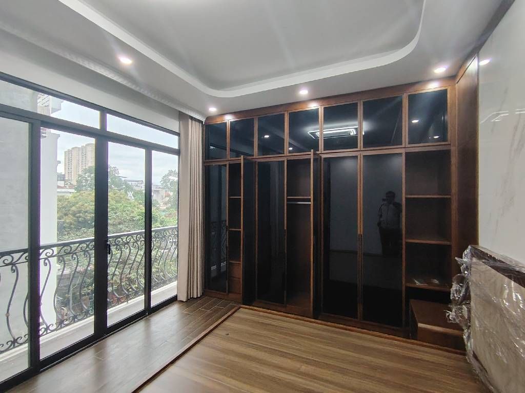 Bán nhà Thanh Lân - diện tích 43m2 5 tầng - Ô tô gửi cạnh nhà - giá 12,2 tỷ