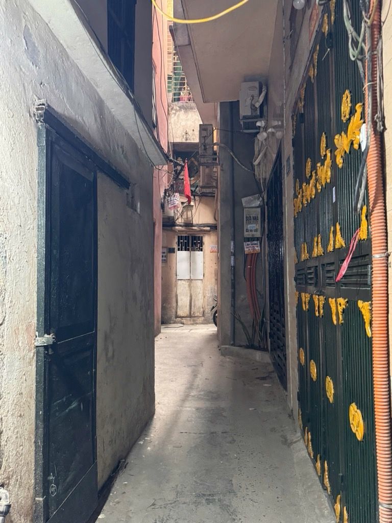 Bán nhà Quốc Tử Giám - diện tích 43.2m2 3 tầng - gần ô tô - giá 8,7 tỷ