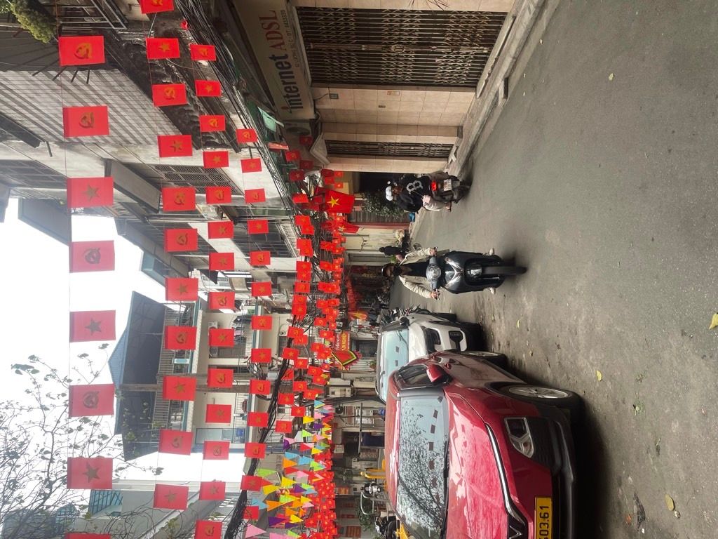 Bán nhà Quốc Tử Giám - diện tích 43.2m2 3 tầng - gần ô tô - giá 8,7 tỷ