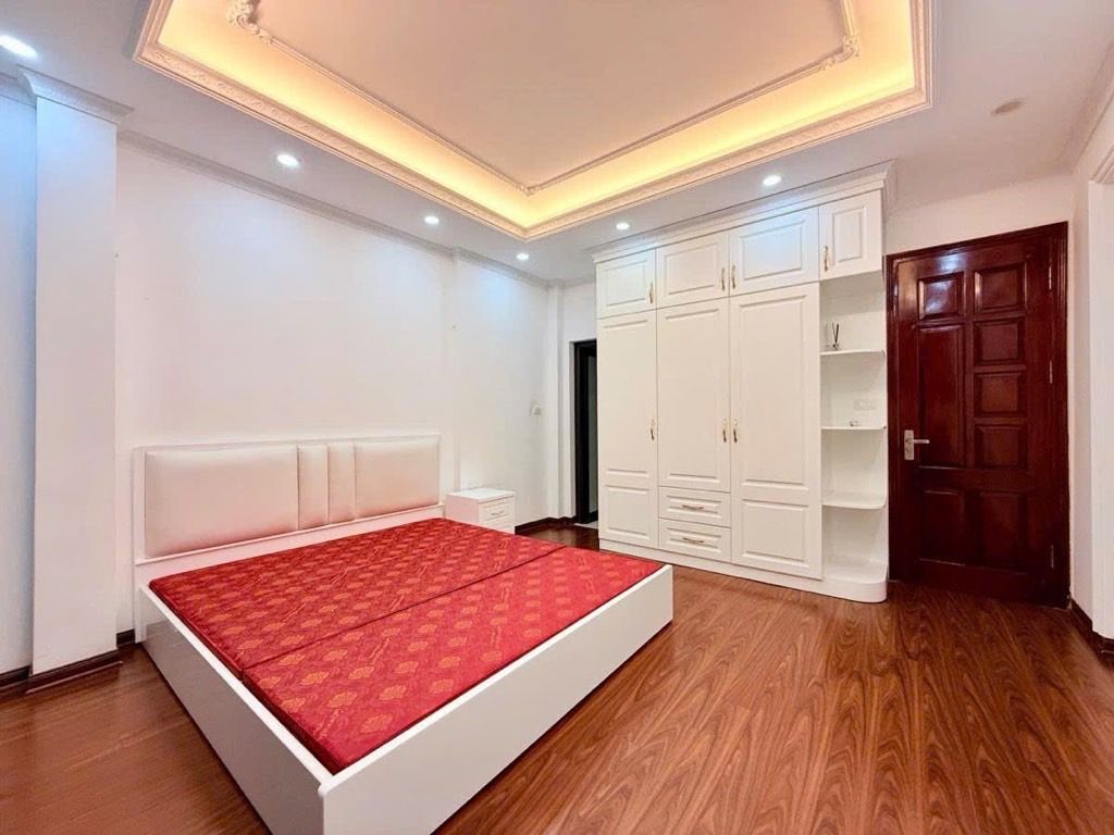 Bán nhà Pháo Đài Láng - diện tích 31m2 5 tầng - Ngõ thông kinh doanh - giá 9,9 tỷ