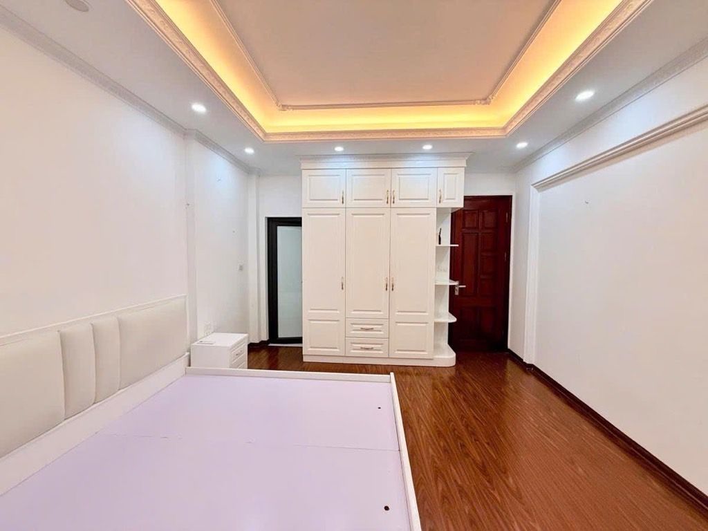 Bán nhà Pháo Đài Láng - diện tích 31m2 5 tầng - Ngõ thông kinh doanh - giá 9,9 tỷ