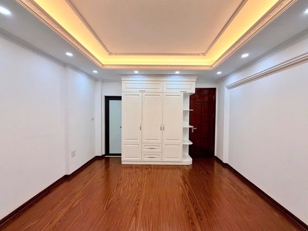 Bán nhà Pháo Đài Láng - diện tích 31m2 5 tầng - Ngõ thông kinh doanh - giá 9,9 tỷ