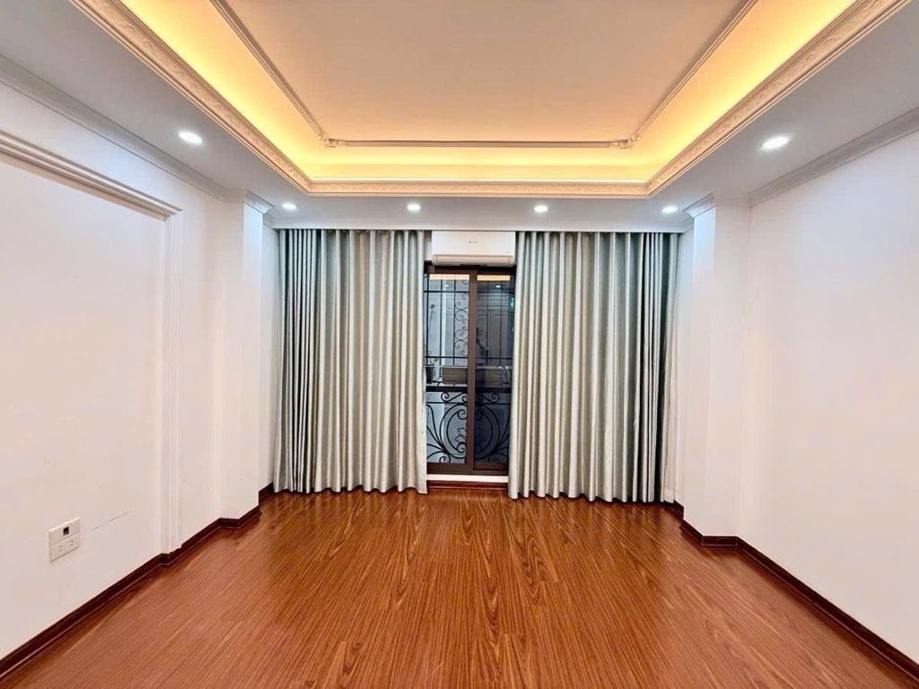 Bán nhà Pháo Đài Láng - diện tích 31m2 5 tầng - Ngõ thông kinh doanh - giá 9,9 tỷ