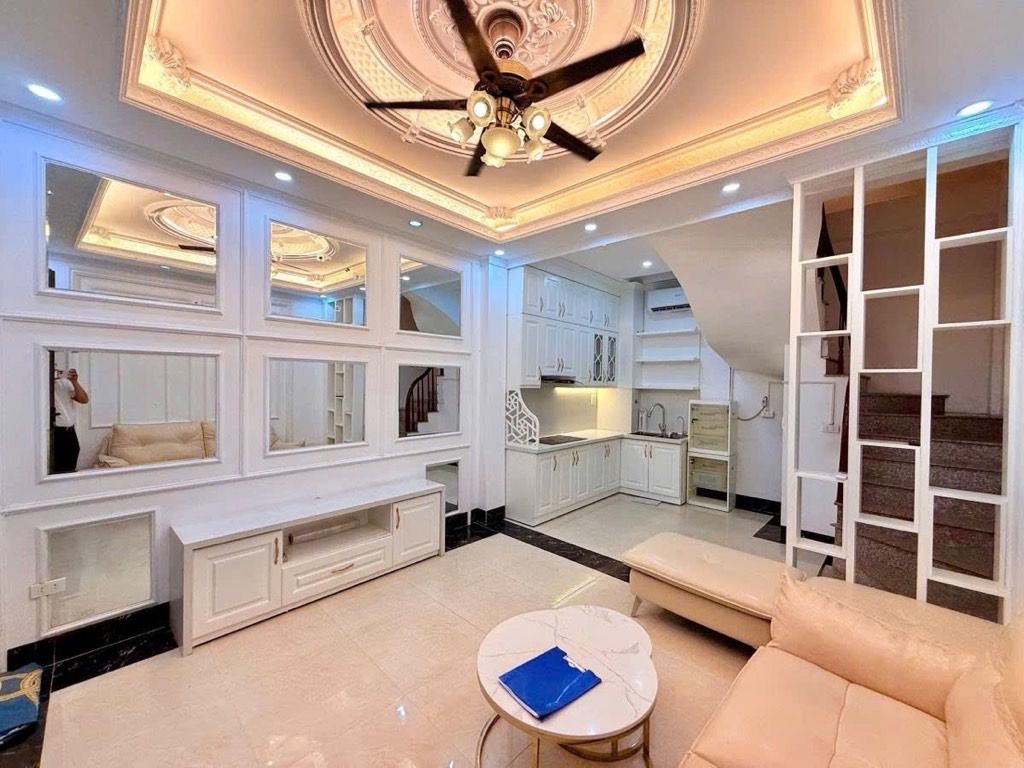 Bán nhà Pháo Đài Láng - diện tích 31m2 5 tầng - Ngõ thông kinh doanh - giá 9,9 tỷ