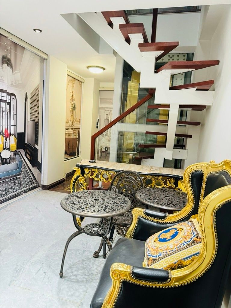 Bán nhà Tôn Đức Thắng - diện tích 35m2 5 tầng - Lô góc 3 mặt thoáng - giá 21,5 tỷ