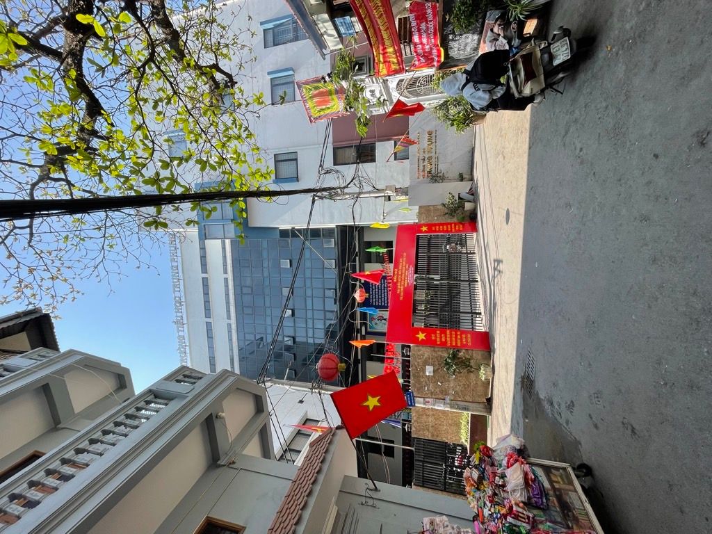 Bán nhà Ngõ chợ Khâm Thiên - diện tích 25,6m2 6 tầng - Nhà đẹp hiếm có - giá 8,3 tỷ