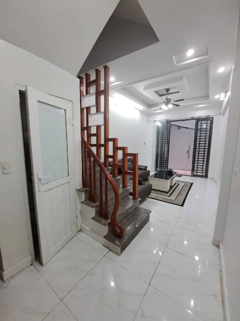 Bán nhà Thanh Đàm - diện tích 38m2 5 tầng - Ô tô đỗ cổng - giá 7,5 tỷ