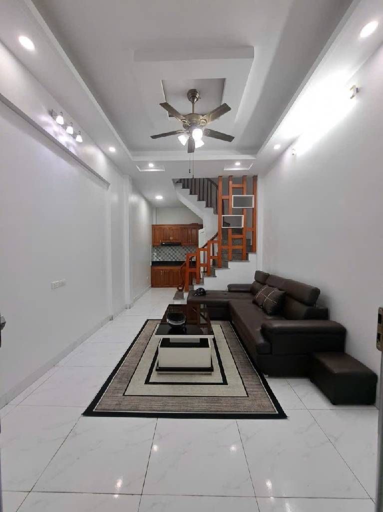 Bán nhà Thanh Đàm - diện tích 38m2 5 tầng - Ô tô đỗ cổng - giá 7,5 tỷ