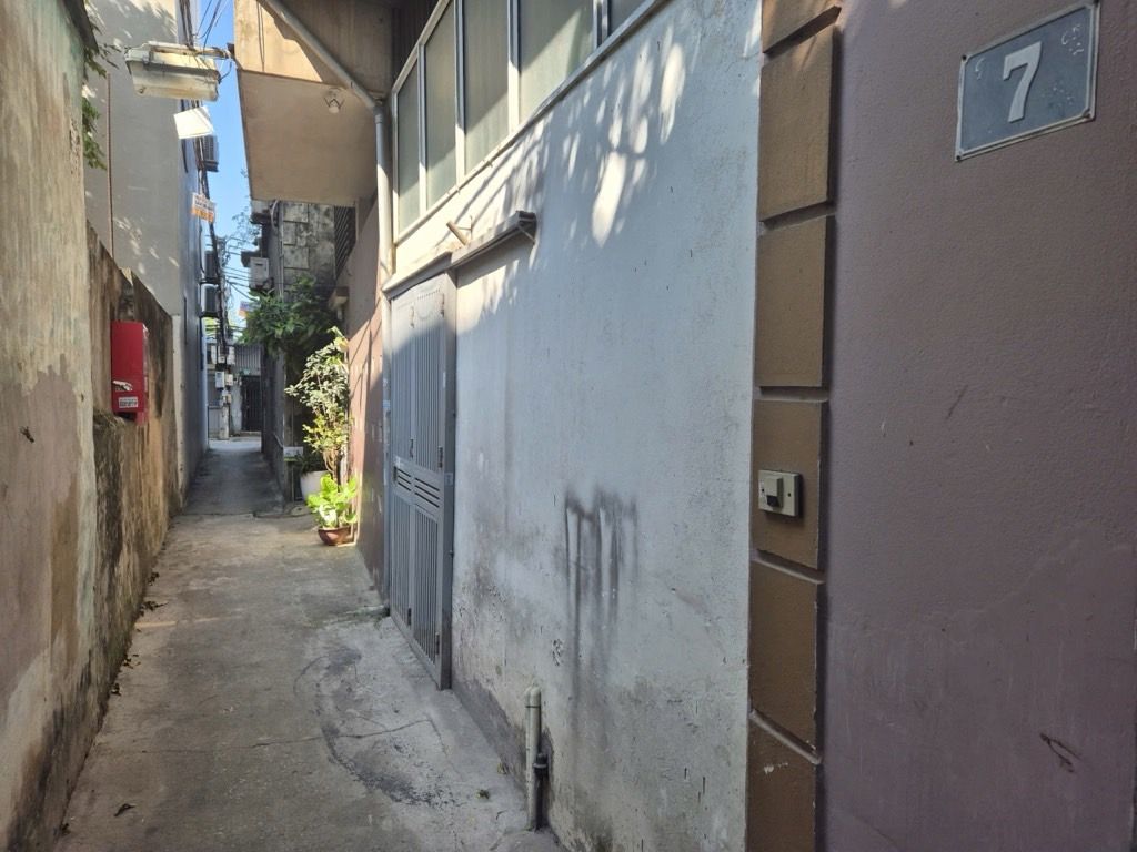 Bán nhà Định Công - diện tích 40m2 3 tầng - Gần ô tô - giá 8,6 tỷ