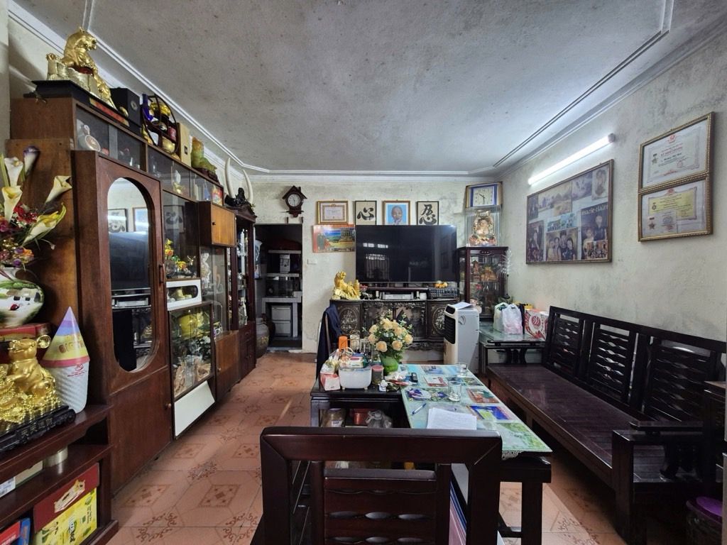 Bán nhà Định Công - diện tích 40m2 3 tầng - Gần ô tô - giá 8,6 tỷ