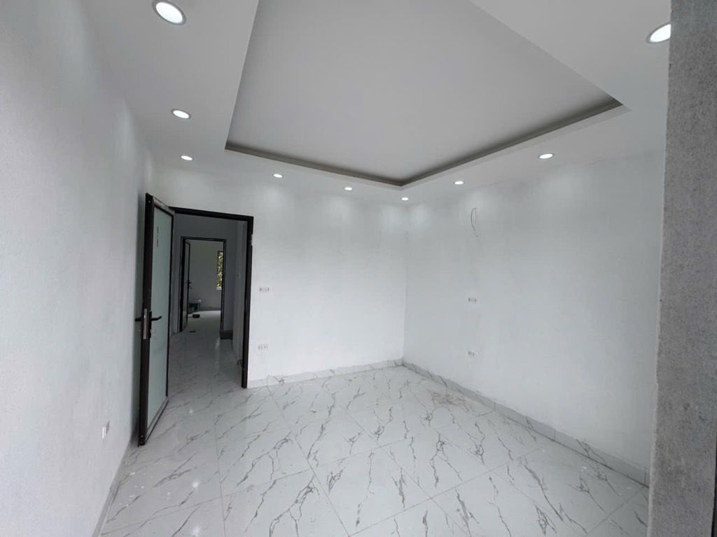 Bán nhà Tân Khai - diện tích 37m2 2 tầng - Nhà mới kính cong, hàng xóm Time City - giá 3 tỷ