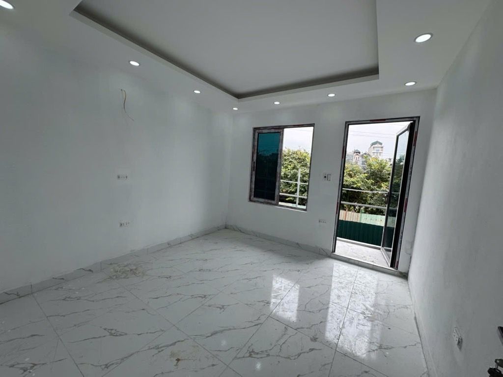 Bán nhà Tân Khai - diện tích 37m2 2 tầng - Nhà mới kính cong, hàng xóm Time City - giá 3 tỷ