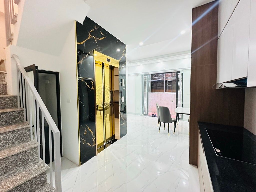 Bán nhà Thúy Lĩnh - diện tích 30m2 6 tầng - ô tô tránh - giá 7,4 tỷ