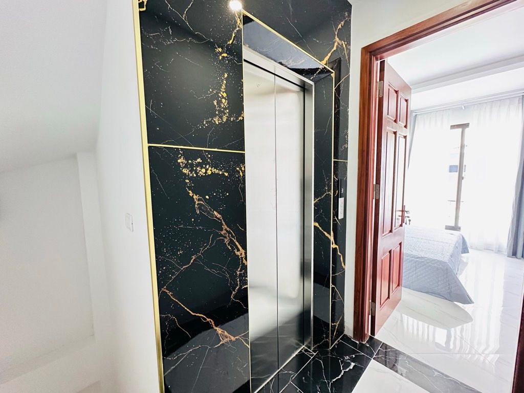 Bán nhà Thúy Lĩnh - diện tích 30m2 6 tầng - ô tô tránh - giá 7,4 tỷ