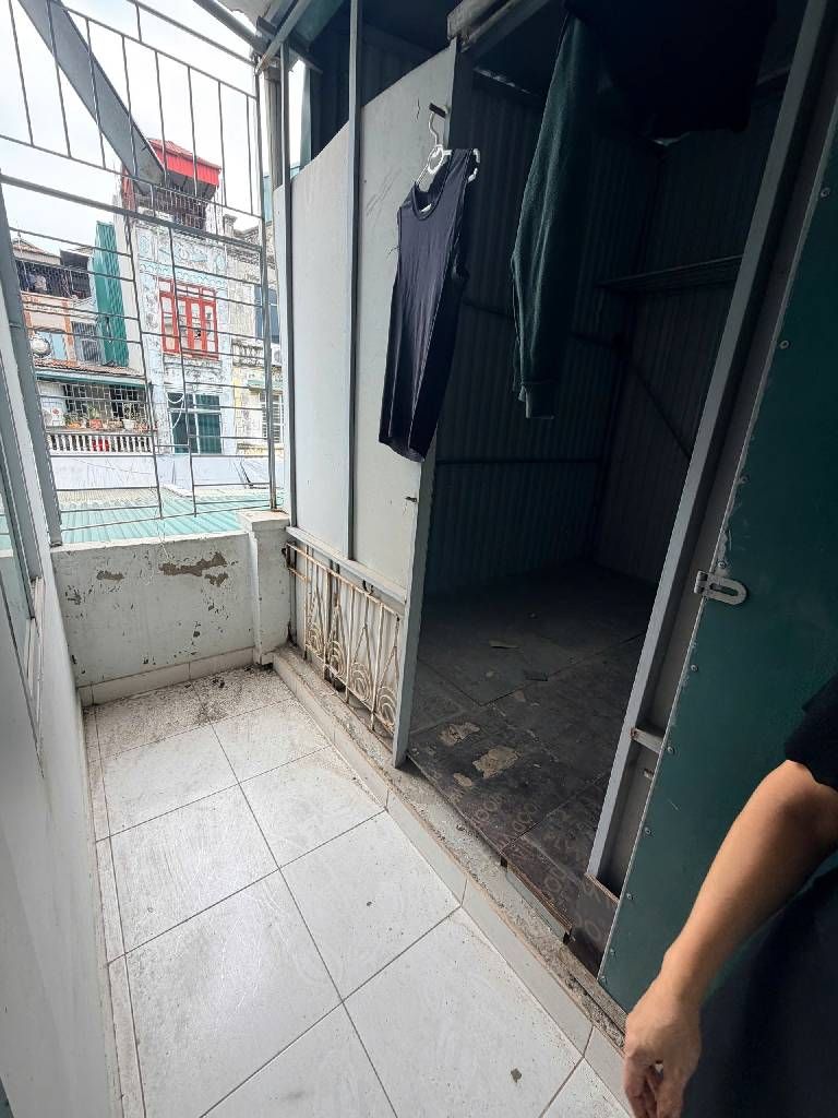 Bán nhà Tân Mai - diện tích 44m2 2 tầng - Nhà phân lô, ô tô - giá 4,5 tỷ