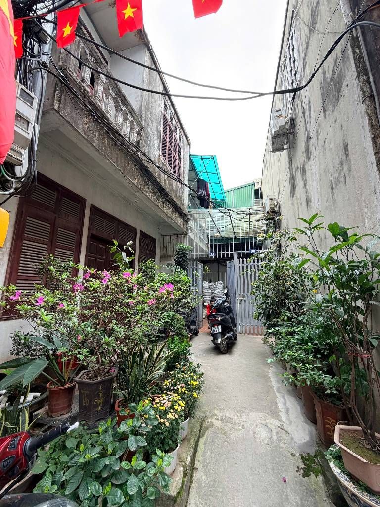 Bán nhà Tân Mai - diện tích 44m2 2 tầng - Nhà phân lô, ô tô - giá 4,5 tỷ