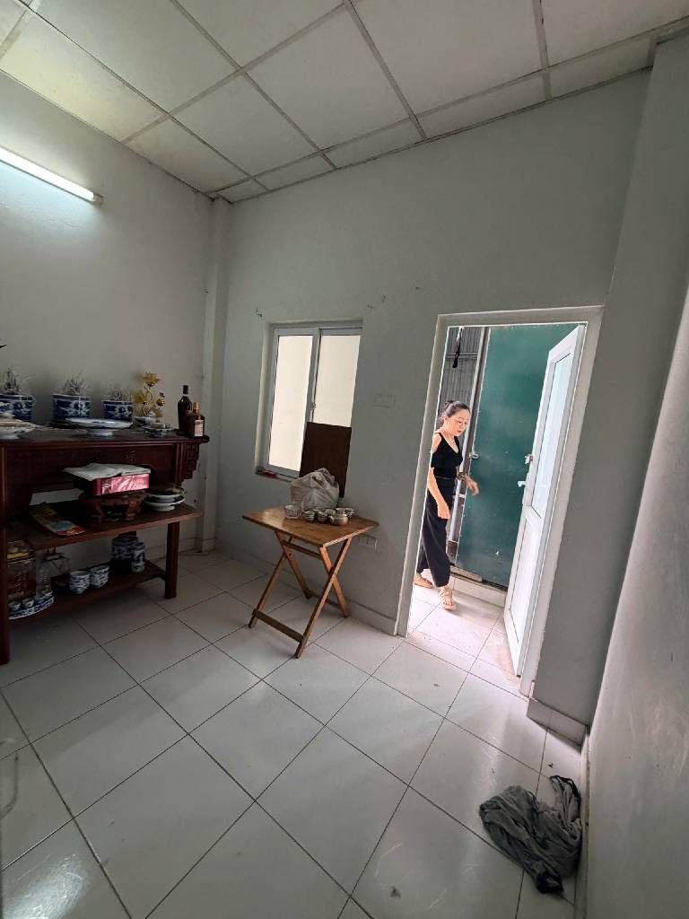 Bán nhà Tân Mai - diện tích 44m2 2 tầng - Nhà phân lô, ô tô - giá 4,5 tỷ