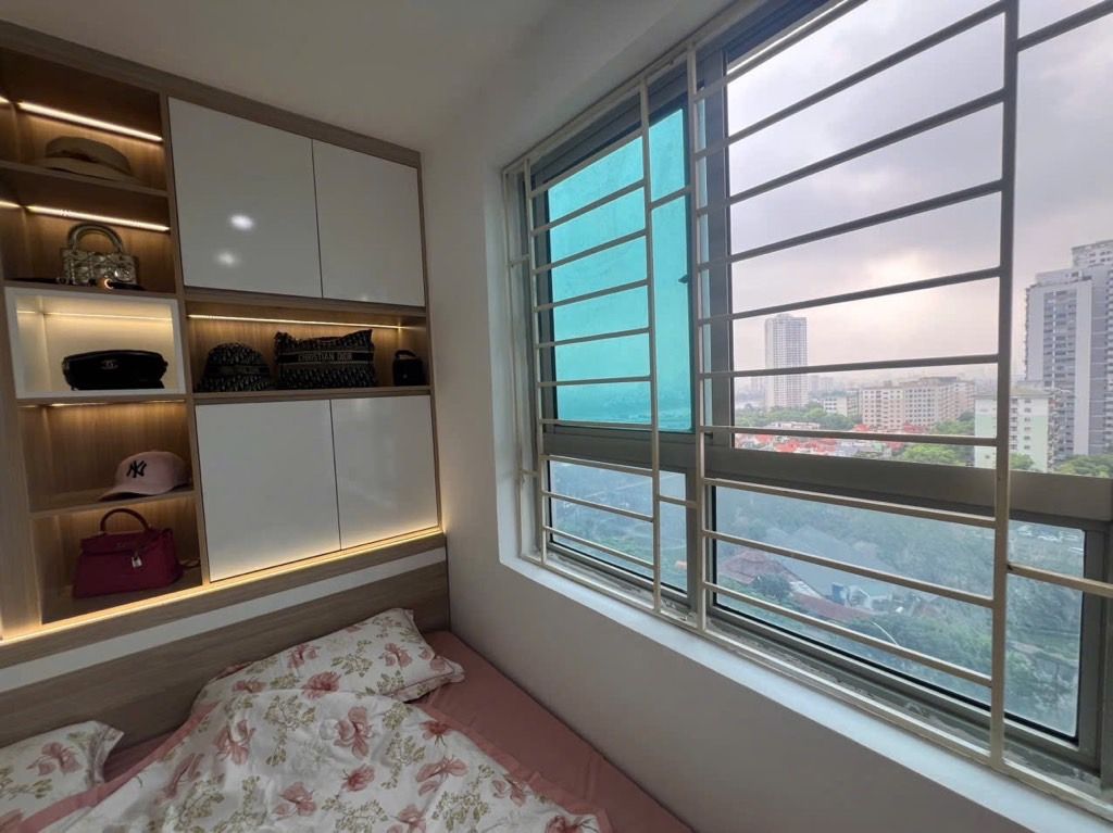 Bán nhà Linh Đàm - diện tích 67m2 1 tầng - Căn hộ 2 ngủ 2WC, view hồ - giá 3,9 tỷ