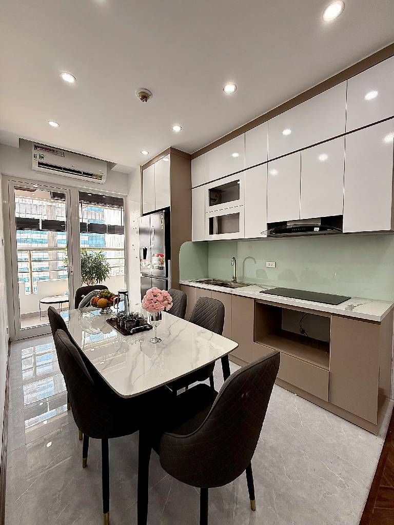 Bán nhà Lê Văn Lương - diện tích 107m2 17 tầng - Căn hộ full nội thất - giá 10,5 tỷ