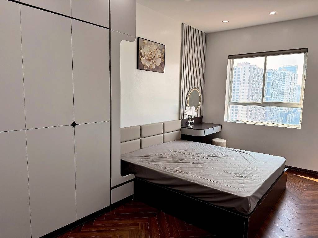 Bán nhà Lê Văn Lương - diện tích 107m2 17 tầng - Căn hộ full nội thất - giá 10,5 tỷ