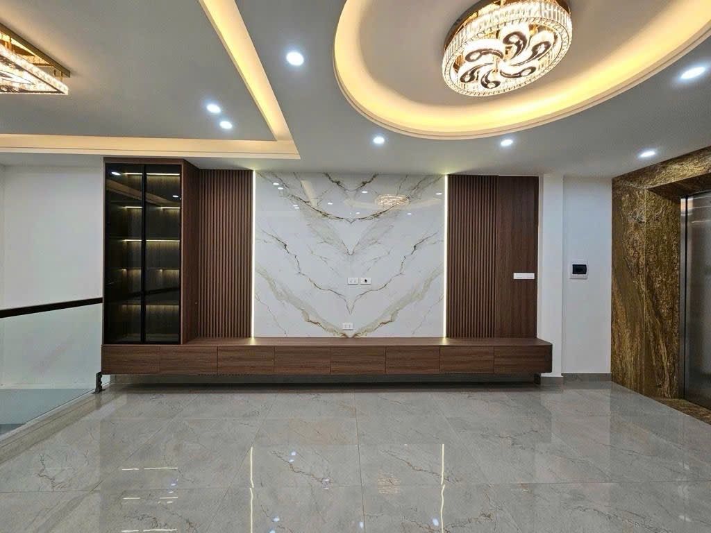 Bán nhà Cù Chính Lan - diện tích 37m2 8 tầng - ÔTÔ QUA NHÀ - giá 18,8 tỷ